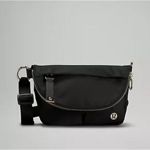 Lululemon All Night Festival Bag
Micro 1.5L Black/Gold
